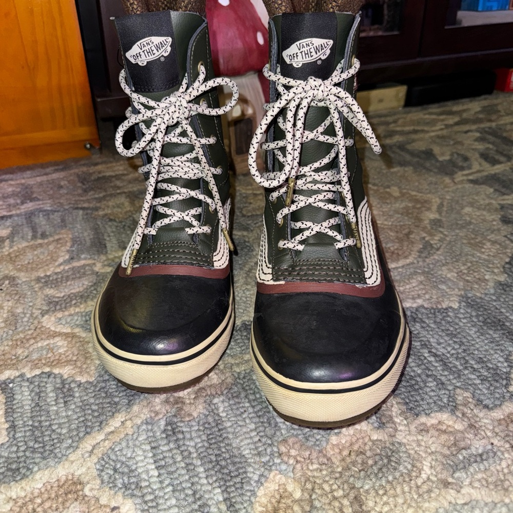 Vans Black,Green High-Top snow boots size 9